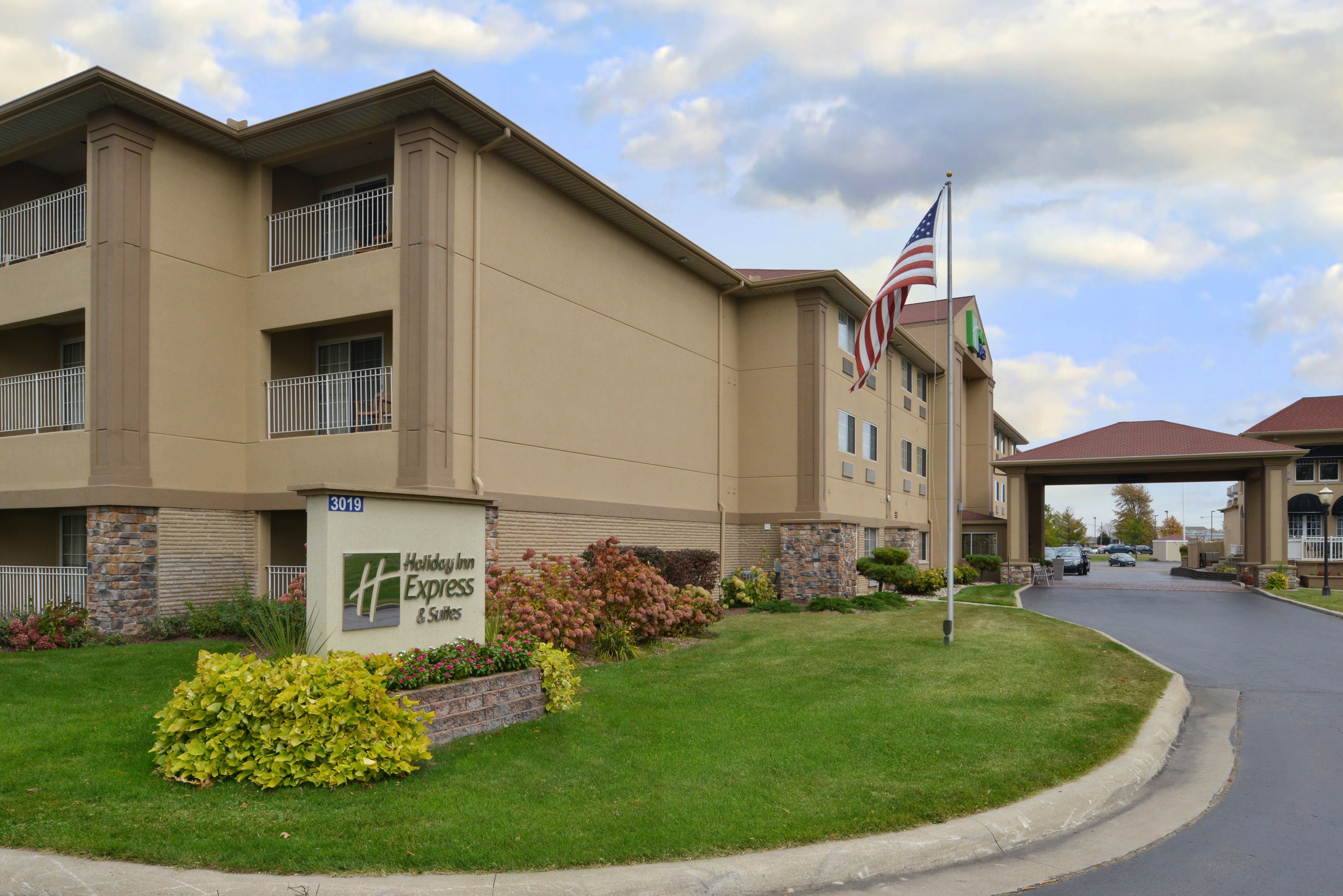 Holiday Inn Express Hotel & Suites-Saint Joseph, An Ihg Hotel Exterior photo